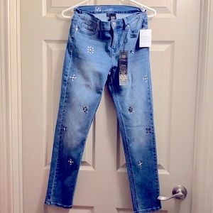 NWT DG2 Jeans Denim with embellishments. Brand New 2